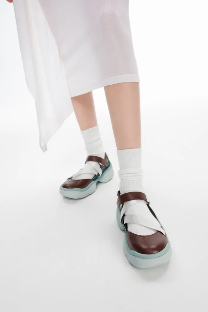 Asymmetrical Shaped Thick-soled Sports Sandals in Brown-