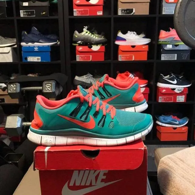 Nike Free Run 5.0+ size 10.5 Dolphins turquoise & crimson