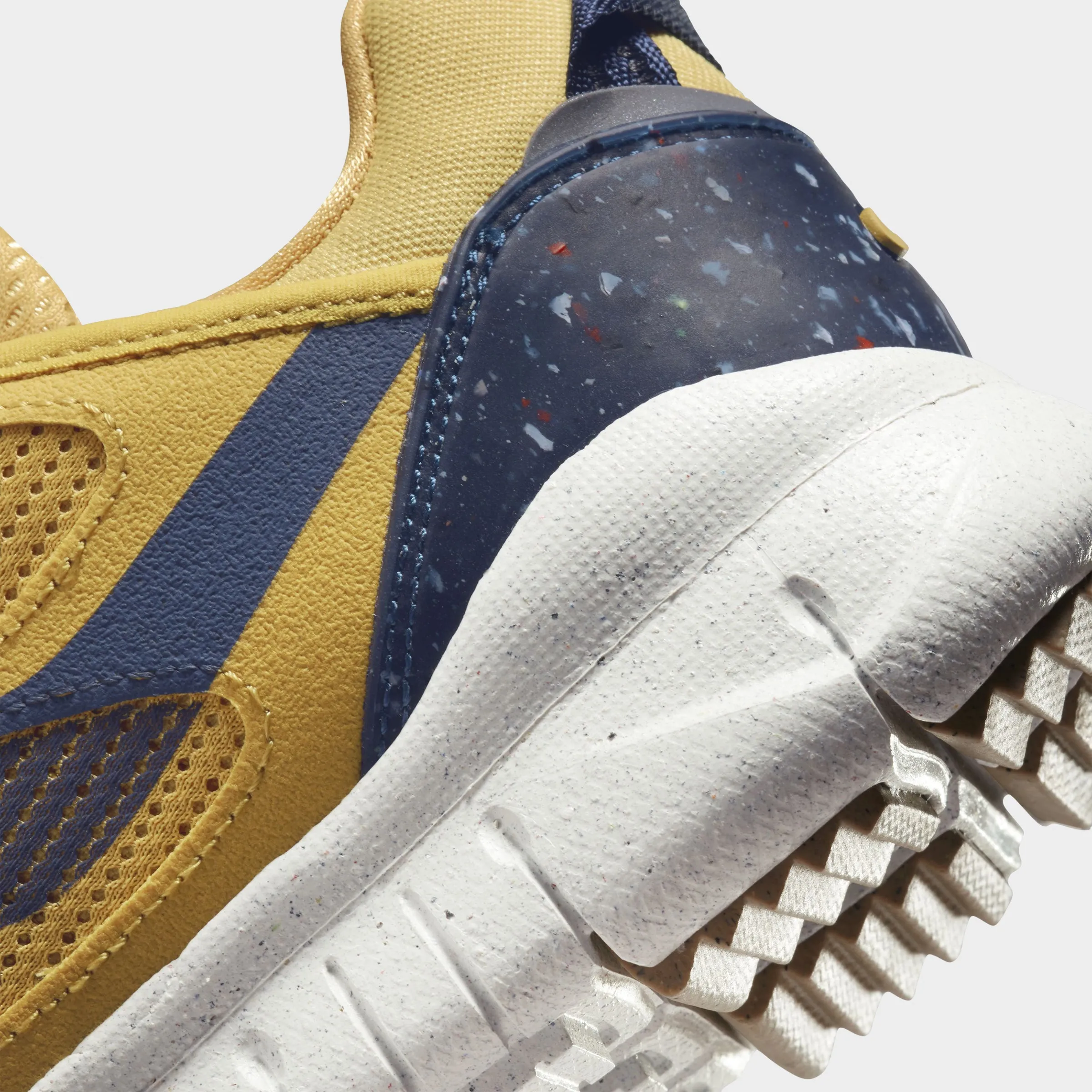 Nike Free Terra Vista Sanded Gold / Midnight Navy - Goldtone